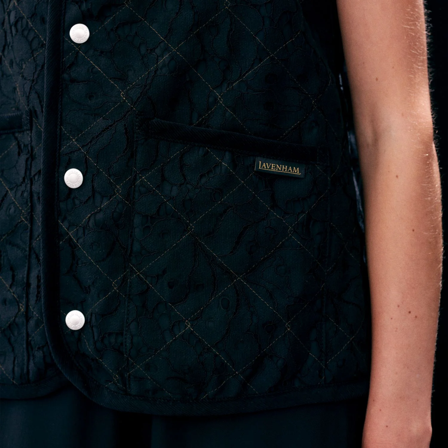 Black Edition Lace Cocoon Thornham - Image 6