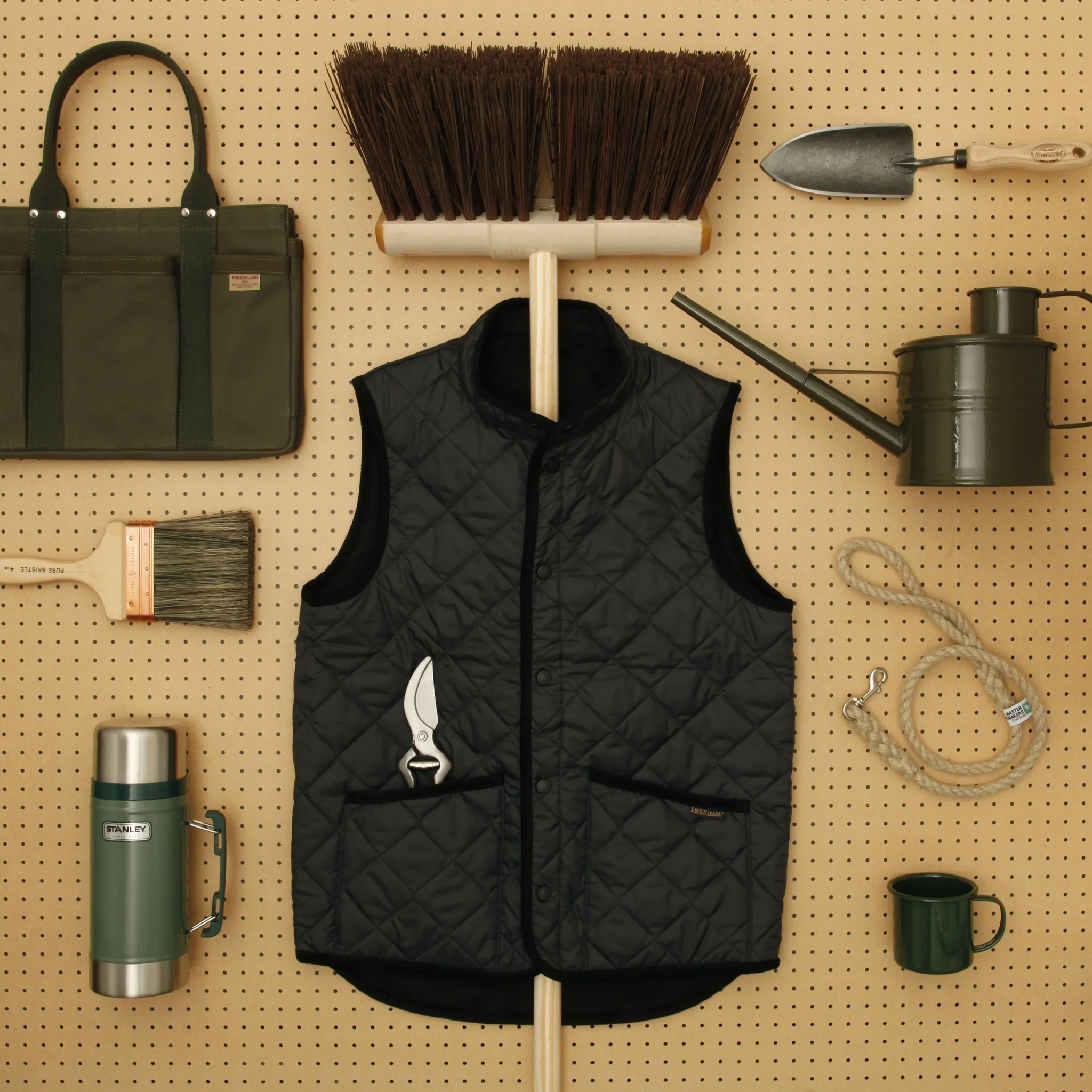 Labour and Wait Gilet - Image 11